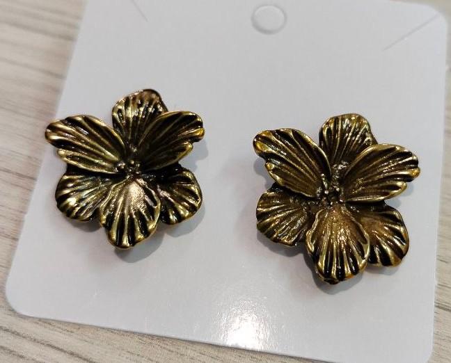 Brinco Flor Ouro Envelhecido