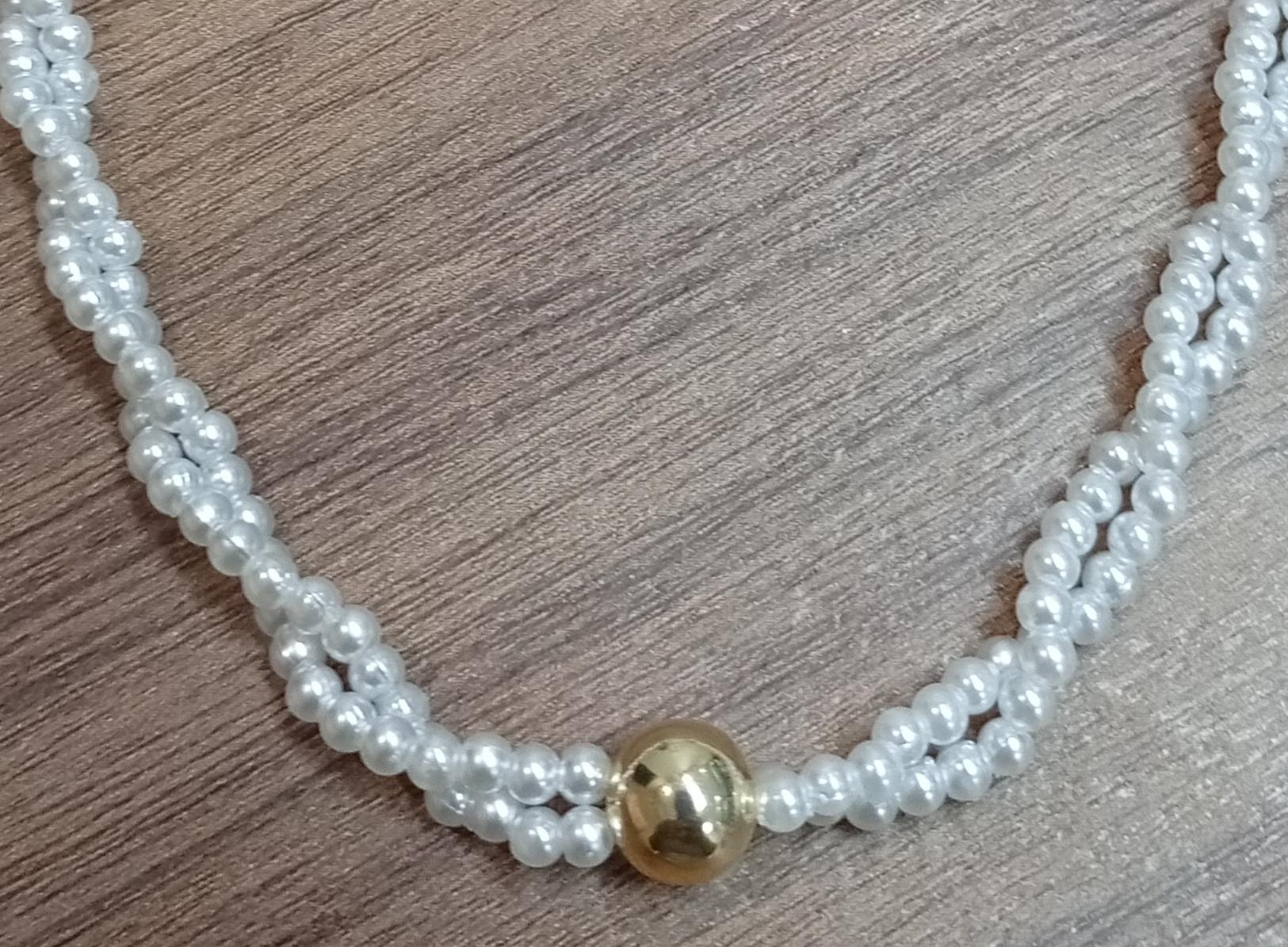 Colar Pérola Torcido e Esfera Dourado