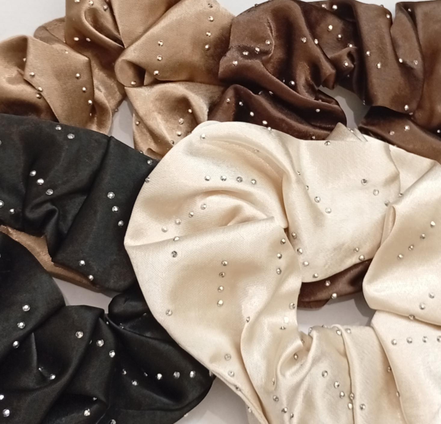 Scrunchie Cetim Pedras
