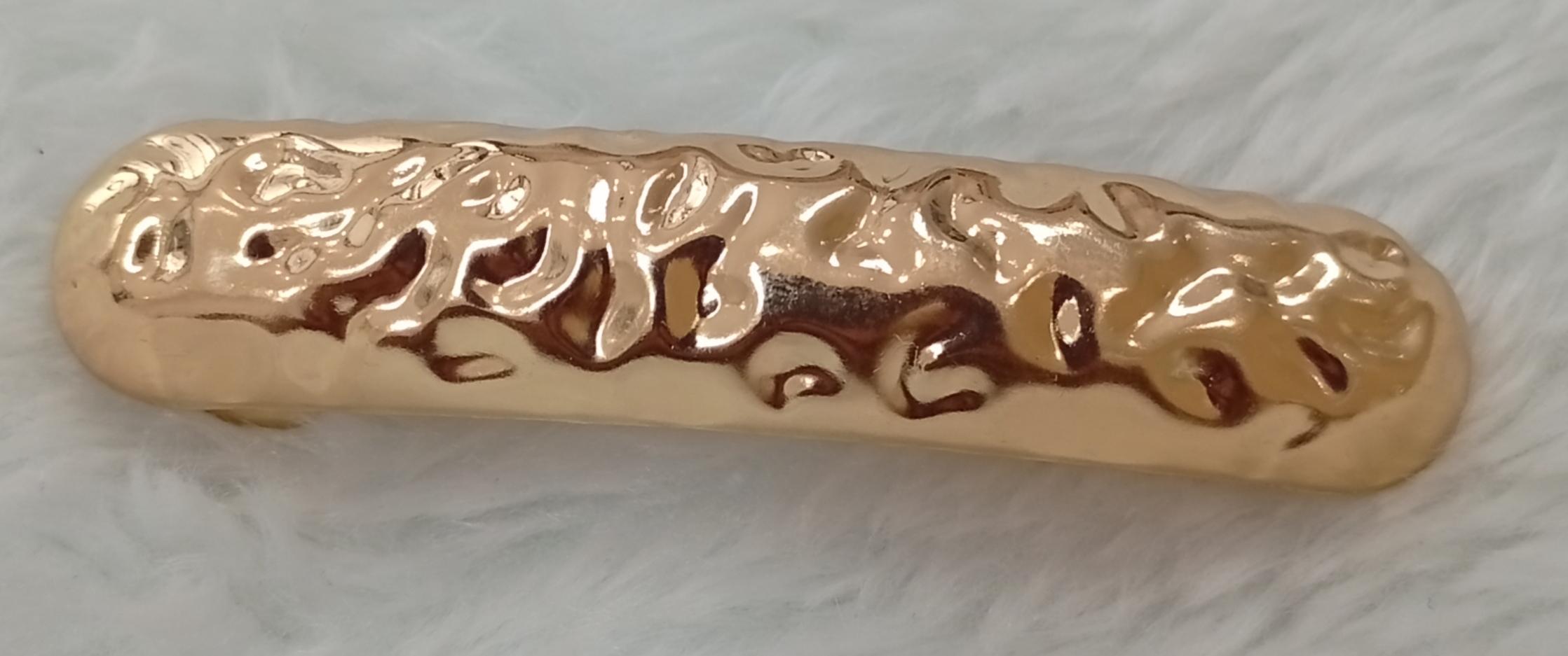 Presilha Metal Martelada Dourada